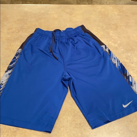 nike shorts boys xl